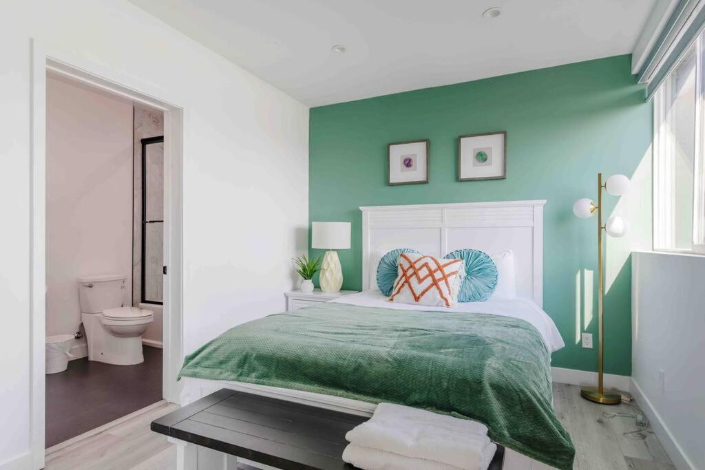 Stunning Hollywood Townhouse With Sunny Views Villa Los Angeles Exterior photo