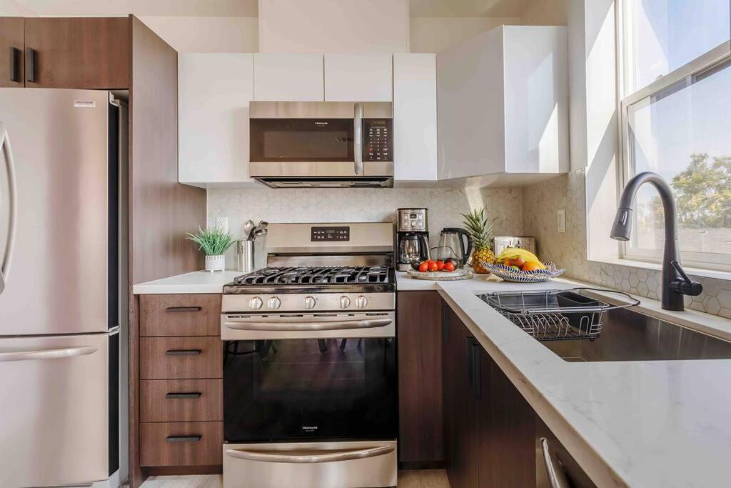 Stunning Hollywood Townhouse With Sunny Views Villa Los Angeles Exterior photo