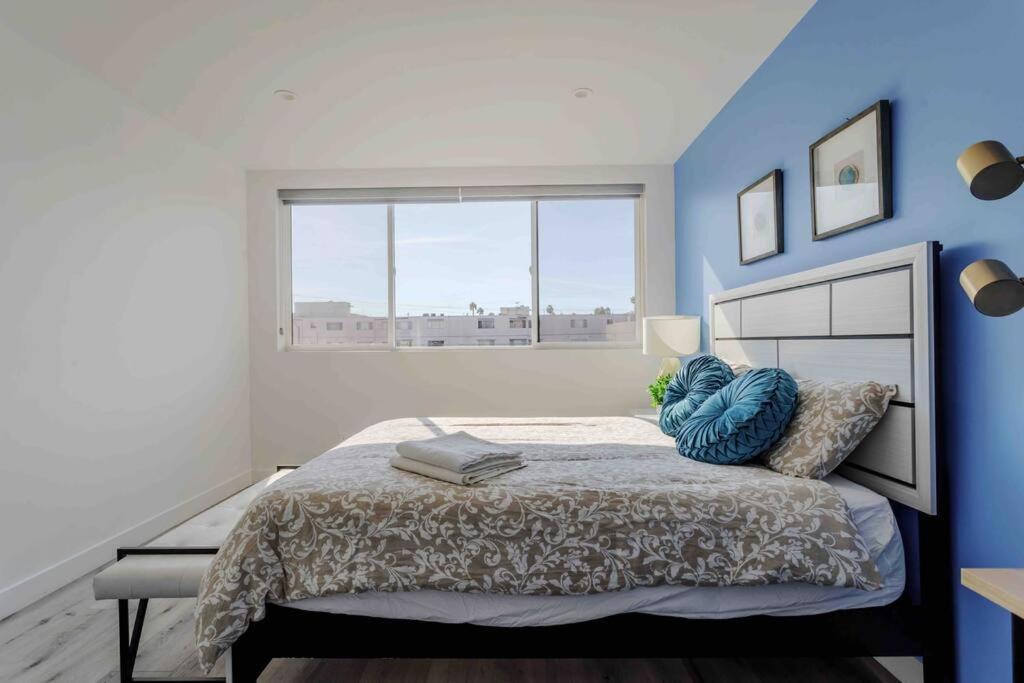 Stunning Hollywood Townhouse With Sunny Views Villa Los Angeles Exterior photo