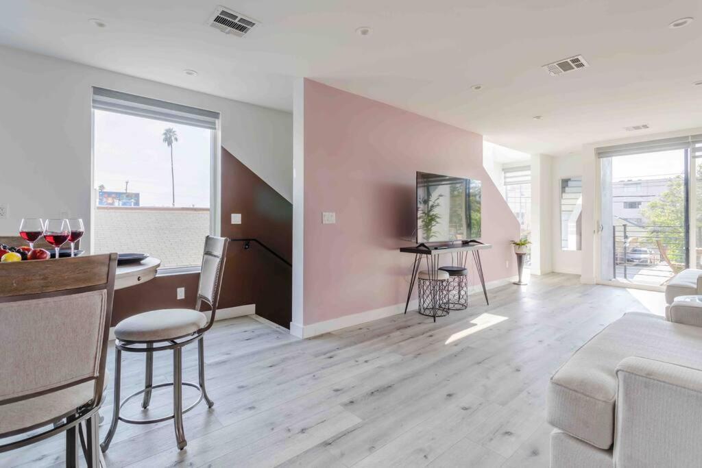 Stunning Hollywood Townhouse With Sunny Views Villa Los Angeles Exterior photo